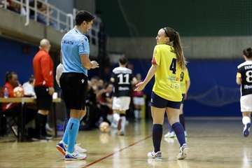 Una mala primera mitad condena al Teldeportivo/TA.